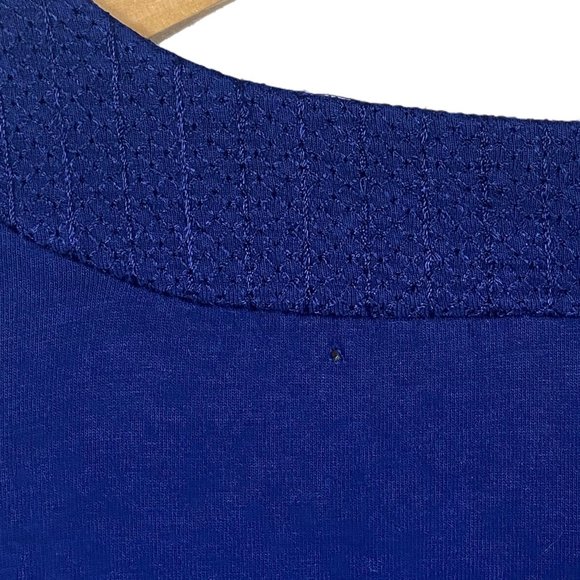 Adrianna Papell V-Neck Sharkbite Hem 3/4 Sleeve Top 1X - Picture 7 of 7